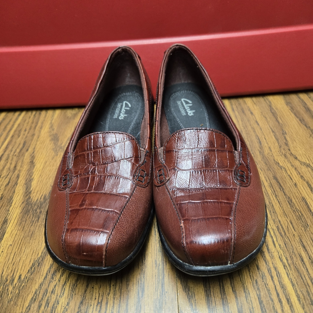 Women's Clarks Alligator Loafers. - Picture 3 of 7
